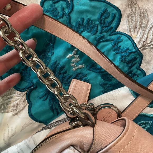 Coach Black Campbell Turnlock Leather Crossbody Camera Bag (COACH F24843) - Picture 4 of 10